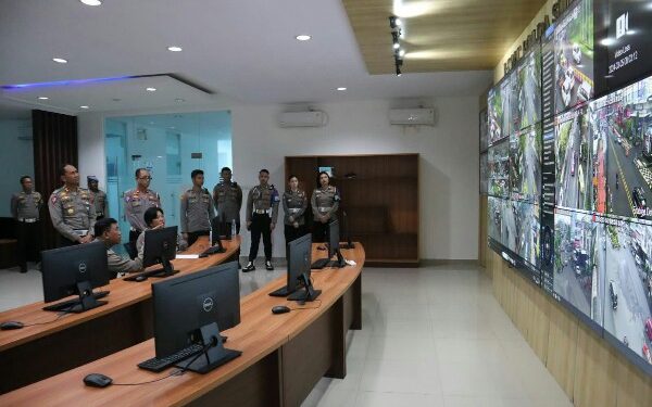 Pantau Arus Lalu Lintas melalui RTMC Ditlantas Polda Sulut, Ini Pesan Kapolda