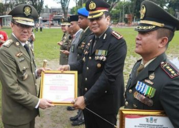 Kapolresta Kombes Pol Julianto Sirait Terima Penghargaan dari Wali Kota Manado
