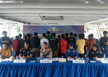 KP. Baladewa-8002 Tangkap Kapal Illegal Fishing asal Filipina 