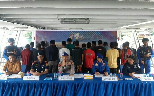 KP. Baladewa-8002 Tangkap Kapal Illegal Fishing asal Filipina 