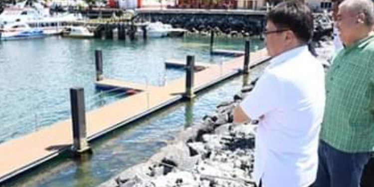 Andrei Tinjau Penataan Kawasan Pantai Manado