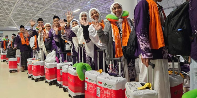Jemaah Haji Kloter 1 Embarkasi Surabaya Terbang ke Indonesia Hari Ini