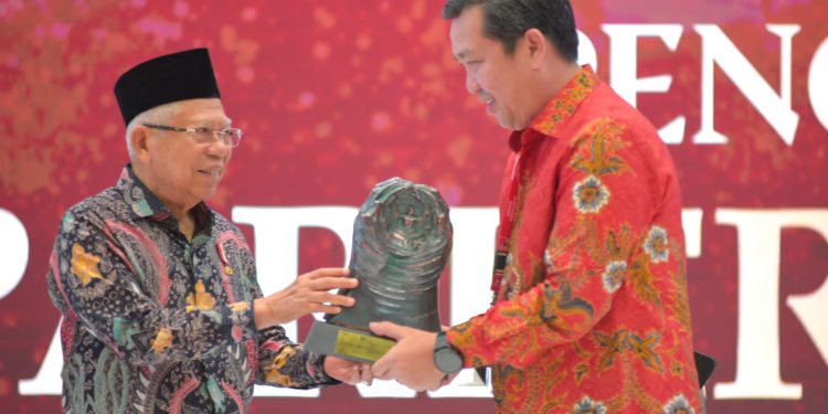 Angka Universal Coverage Jamsostek Diharapkan Terus Meningkat, Wapres Berikan Paritrana Award