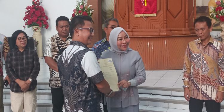 BPN Minut Salurkan 420 Sertipikat PTSL