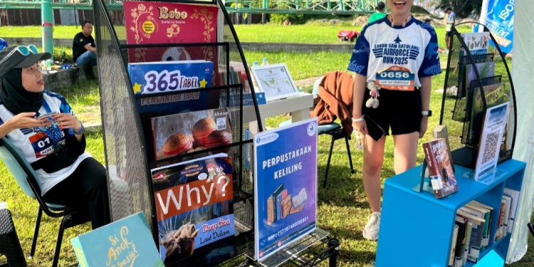 KPw Bank Indonesia Sulut Hadirkan Perpustakaan Keliling di Airforce Run 2025