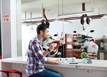 Servis Motor di AHASS Banyak Manfaatnya