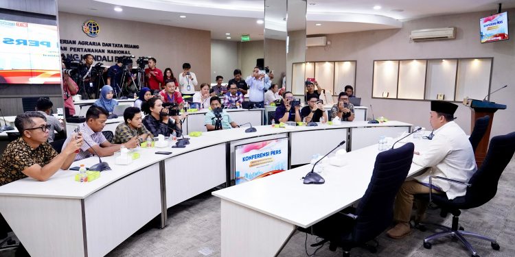 Menteri Nusron Minta Maaf dan Klarifikasi Isu Kepemilikan Tanah oleh Negara