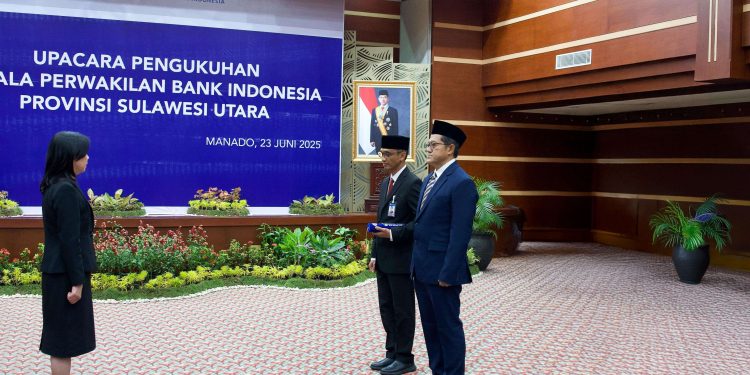 Deputi Gubernur Filianingsih Hendarta Lantik Joko Supratikto sebagai Kepala Perwakilan BI Sulut