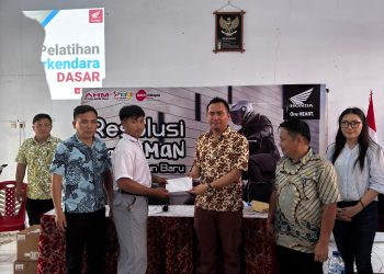 DAW Salurkan Bantuan Pendidikan bagi Siswa SMK N 1 Touluaan