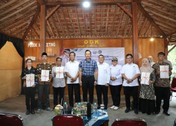 Wamen Ossy Dampingi Menko AHY Serahkan Sertipikat di Gunungkidul