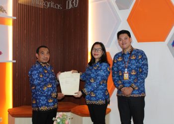 Dukung Penataan Aset Negara, Kantah Bitung Serahkan Sertipikat BMN kepada Kemenag