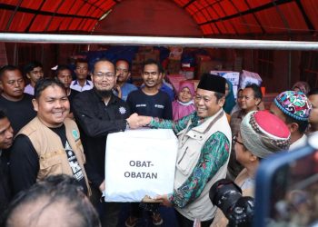 Menteri Nusron Salurkan Bantuan bagi Warga Kehilangan Keluarga di Kabupaten Agam