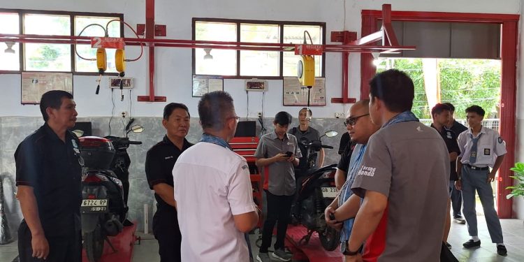 DAW Resmikan Bengkel TEFA di SMKN 8 Manado