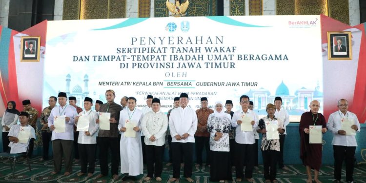 Serahkan 2.532 Sertipikat, Menteri Nusron Gagas Percepatan Sertipikasi melalui Kolaborasi