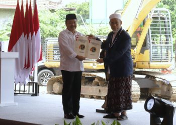 Serahkan Sertipikat Tanah Wakaf, Dirjen PPTR Kementerian ATR/BPN: Agar Pembangunan Pesantren Al-Khoziny Berjalan Tertib