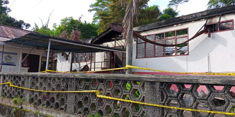 Tim Dokkes Polda Sulut Turun ke Lokasi Kebakaran Panti Werdha di Ranomuut