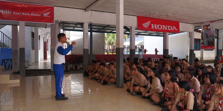 DAW Edukasi Pelajar SMP Negeri 1 Bitung Peduli Keselamatan Berkendara